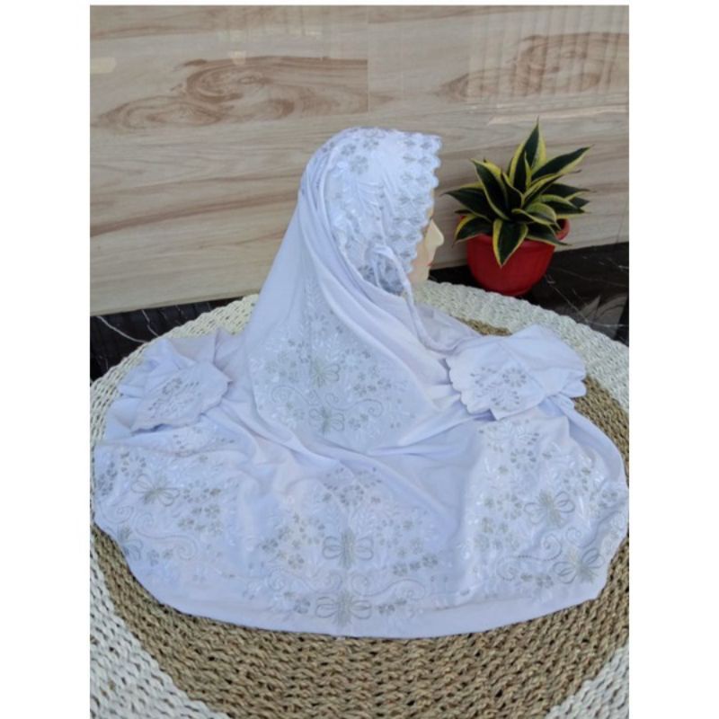 Mukenah bordir putih kudusan