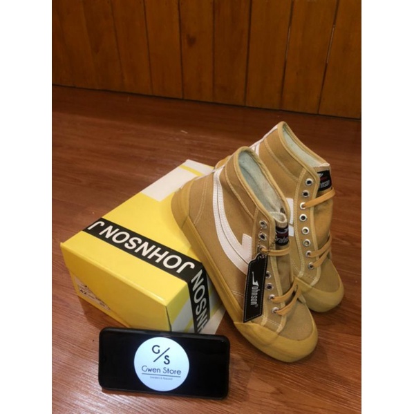 Johnson Galaxy Pro High Cut Beige BNIB - Sepatu Sneakers Casual