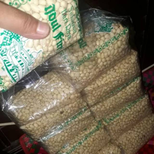 

Kacang tanah kupas