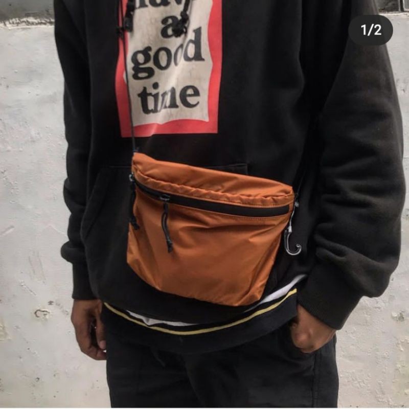 Tas fanny ringan uniqlo