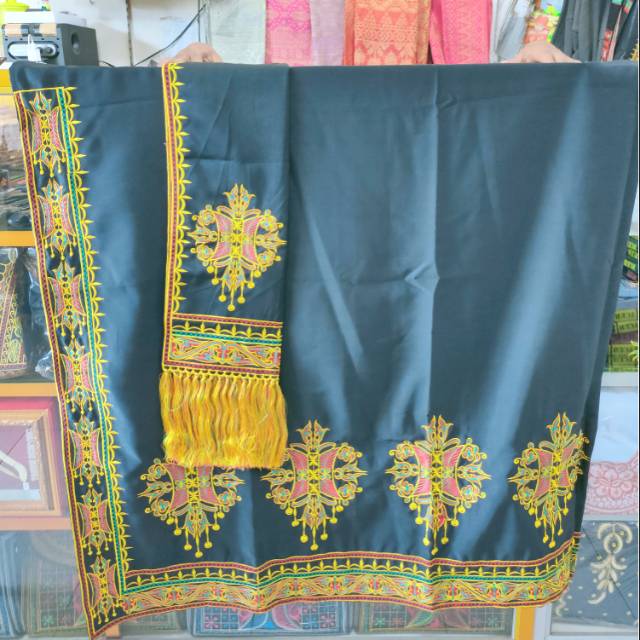 KAIN PINTU ACEH BAWAHAN DAN SELENDANG