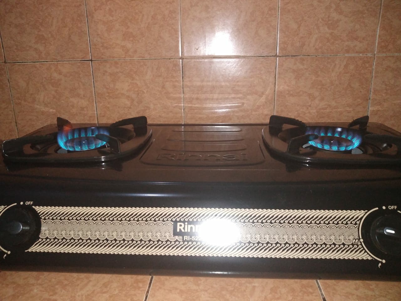 By Gojek Rinnai Kompor Gas 2 Tungku Hitam Ri 522s