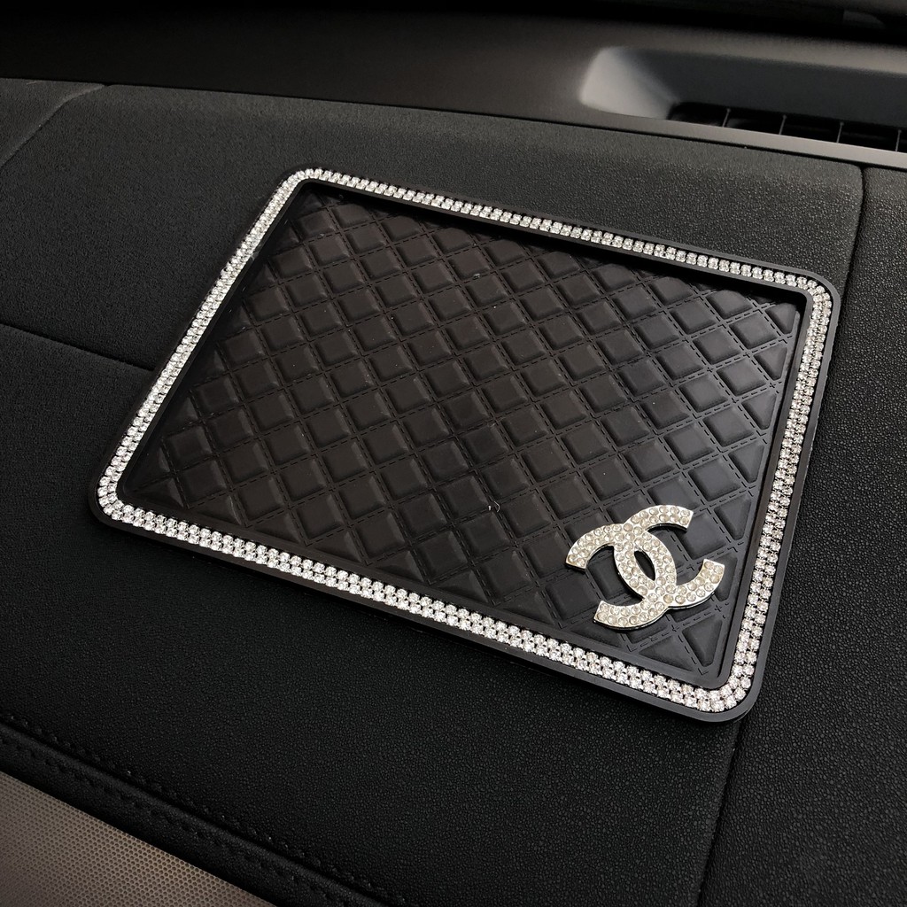 Alas / Tatakan Anti Selip slip Mat Dashboard Mobil CHNEL CROWN Bingkai Bling Bling SEDANG 18 x 14cm