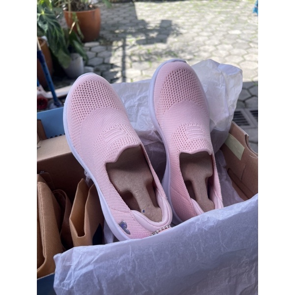 skechers air cooled size 33