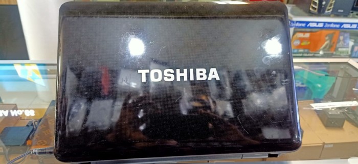 Laptop seken bekas Toshiba satellite L740 Core i3 Ram 4 gb windows 7