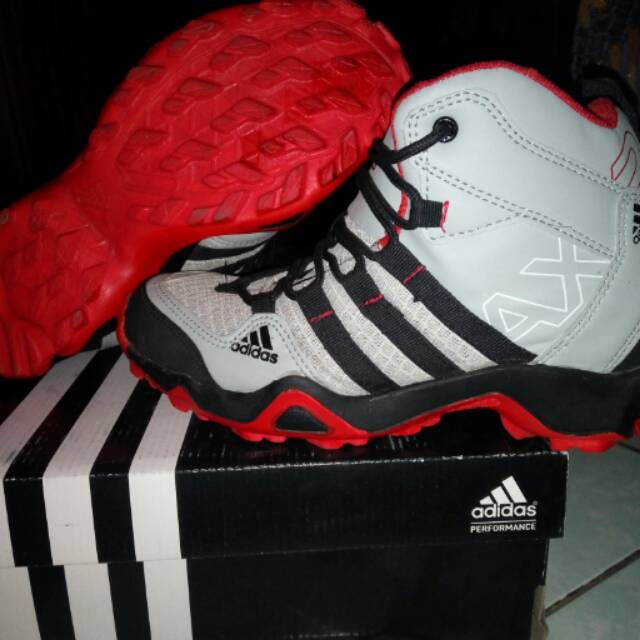 Adidas boot AX2