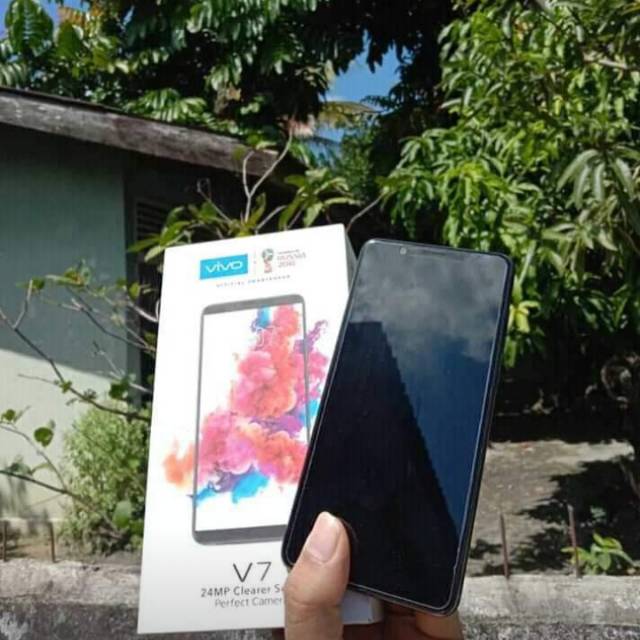 Vivo v7 plus ram 4/64 black kelengkapan kotak+charger