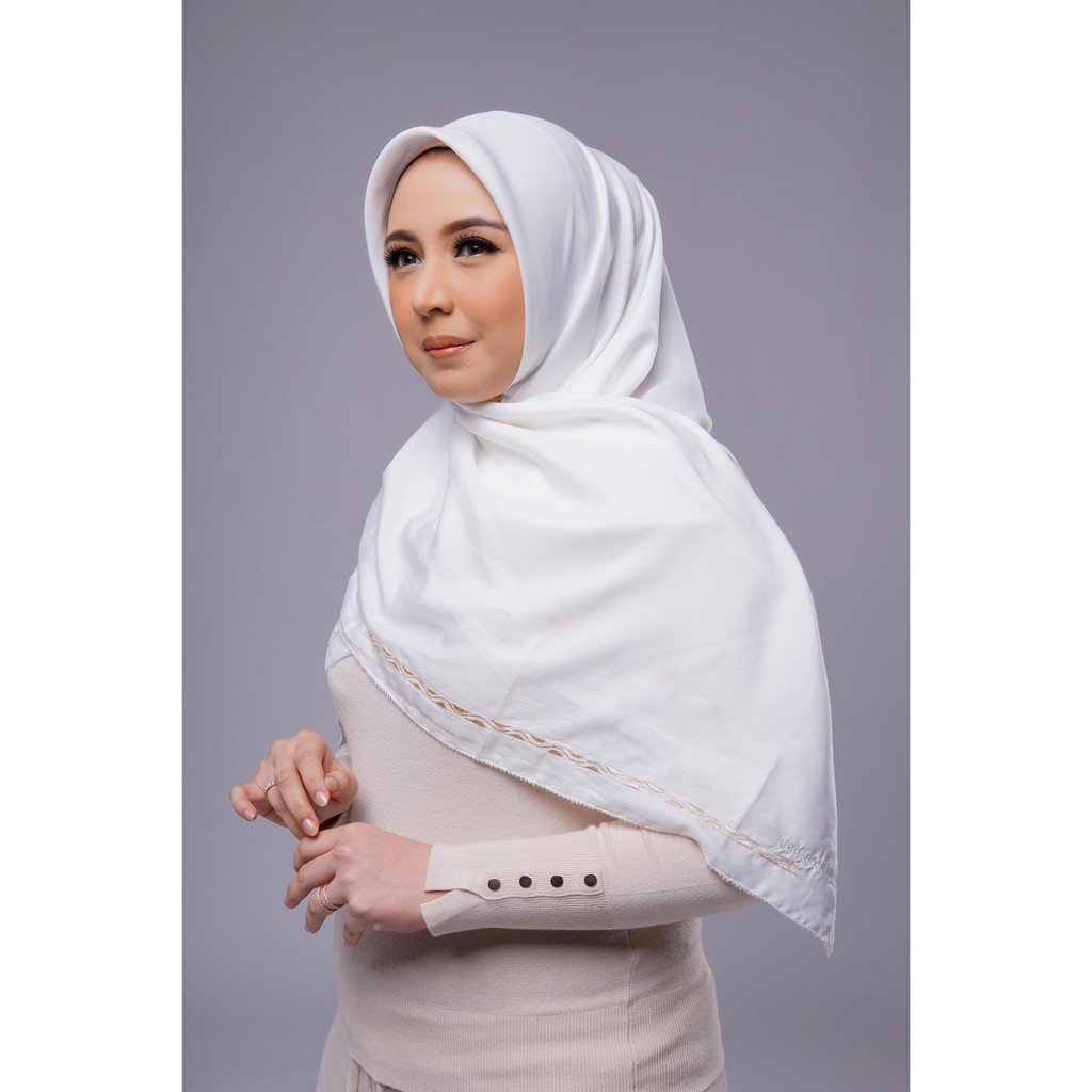 NIRNAYA SCARF WHITE - JEDA X RUMAH AYU