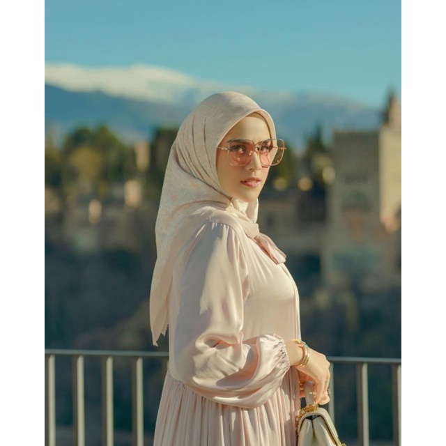 Buttonscarves Granada (Cream Tan)