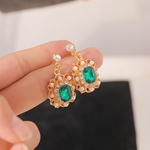 Korea retro gaya pengadilan berlian imitasi Mutiara fashion bright crystal square stud anting-anting