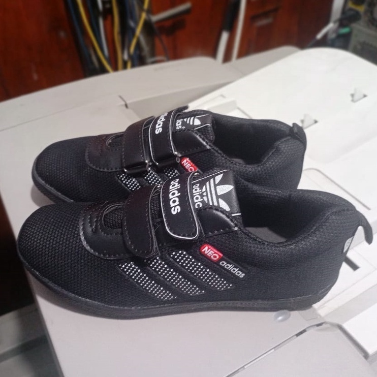 sepatu anak sekolah full hitam velcro