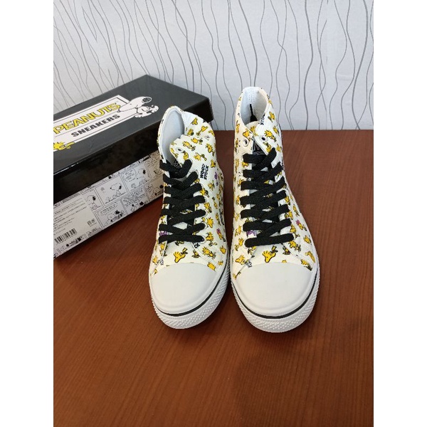 Sneaker Snoopy White - sepatu santai
