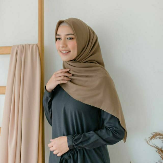 Louisaluna Sara Plain