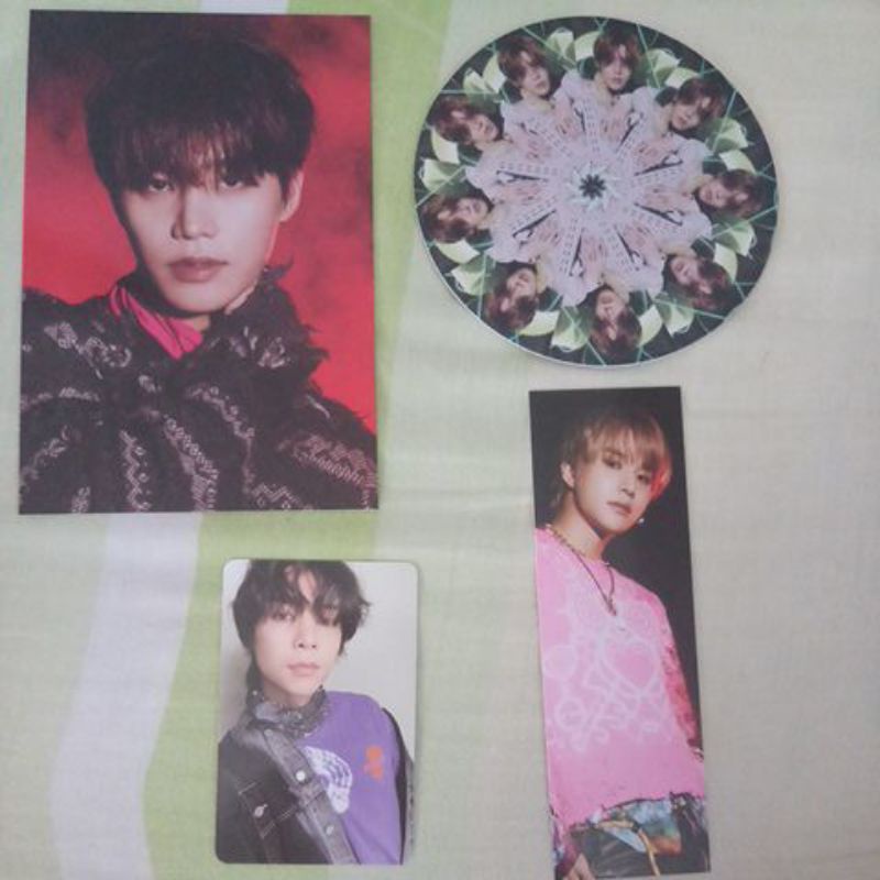 Official Pendant Yuta, PC Johnny, Bookmark Jungwoo dan Postcard Taeil nct127 Catharsis