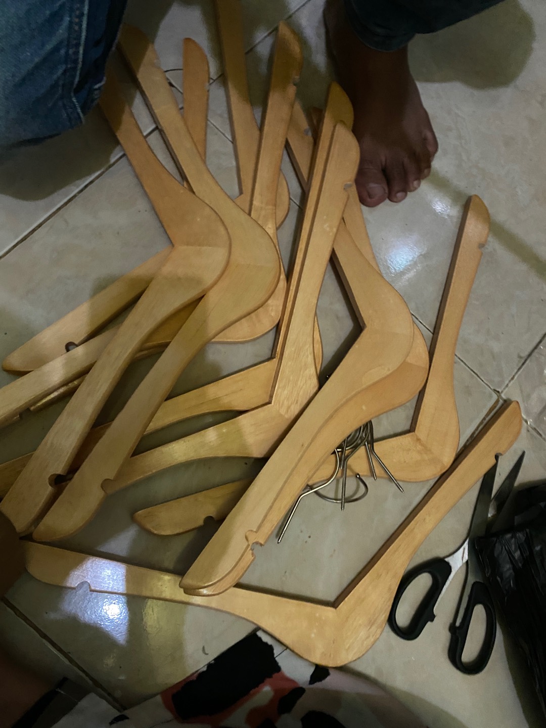 Hanger Kayu Natural Dewasa Lusinan ( 12 Pcs)