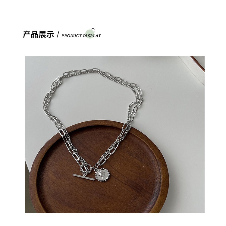 Fashion merek retro double-layer bulat merek potret titanium steel kalung pria dan wanita yang sama