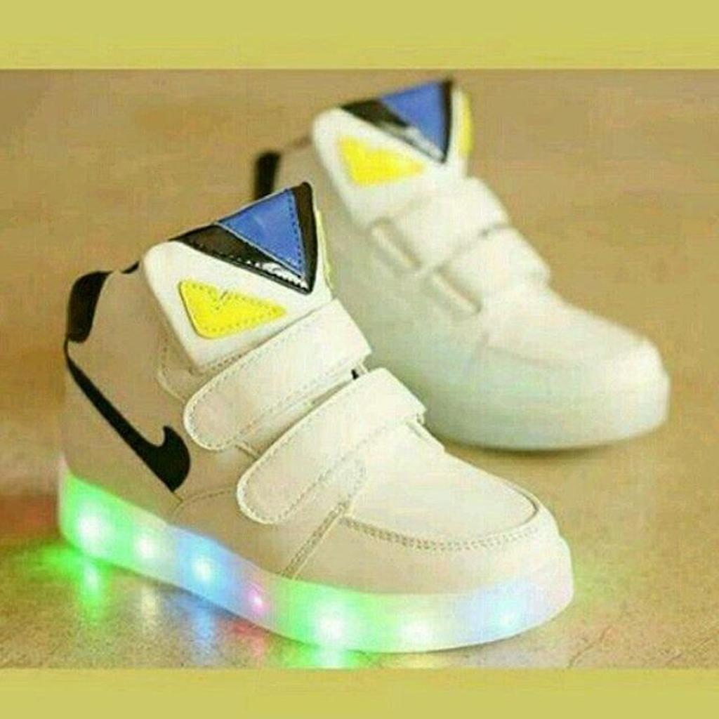 Sepatu Anak Little Monster White Circle LED 
Sepatu anak impor Sepatu Led Fendi