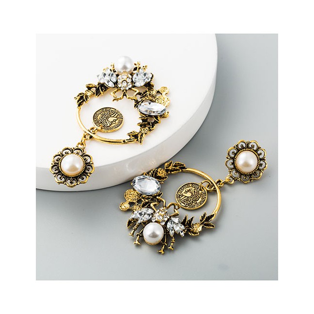 LRC Anting Tusuk Fashion Pearl Flower Portrait Geometry Cutout Earrings With Diamonds D94904