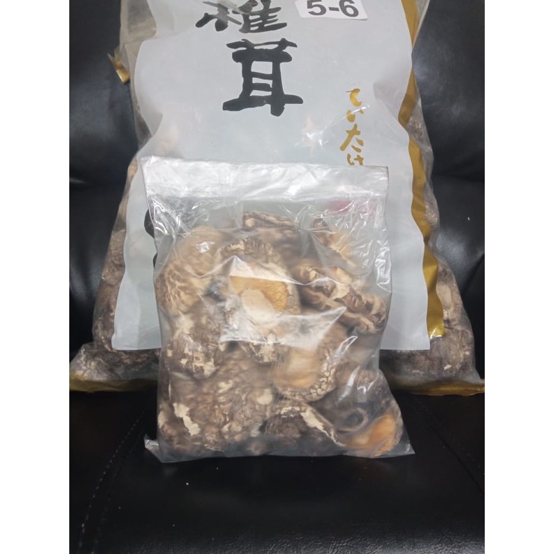 

jamur shitake 200gr uk 4-6cm