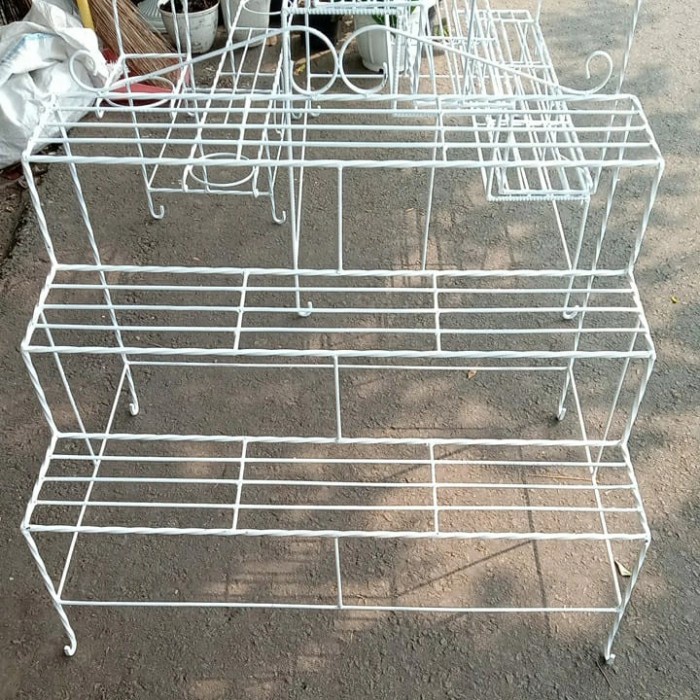 Rak Tanaman - Rak Besi 3 Susun Tanaman Hias