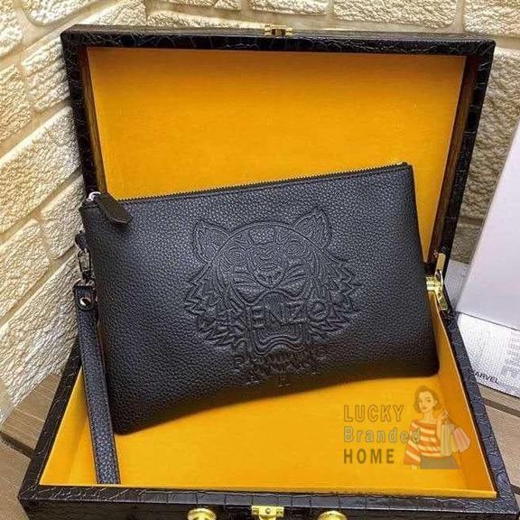 tas pria / clucth pria / tas tangan pria / Tas KENZO Pouch Tiger Embossed Full Leather Black Clutch