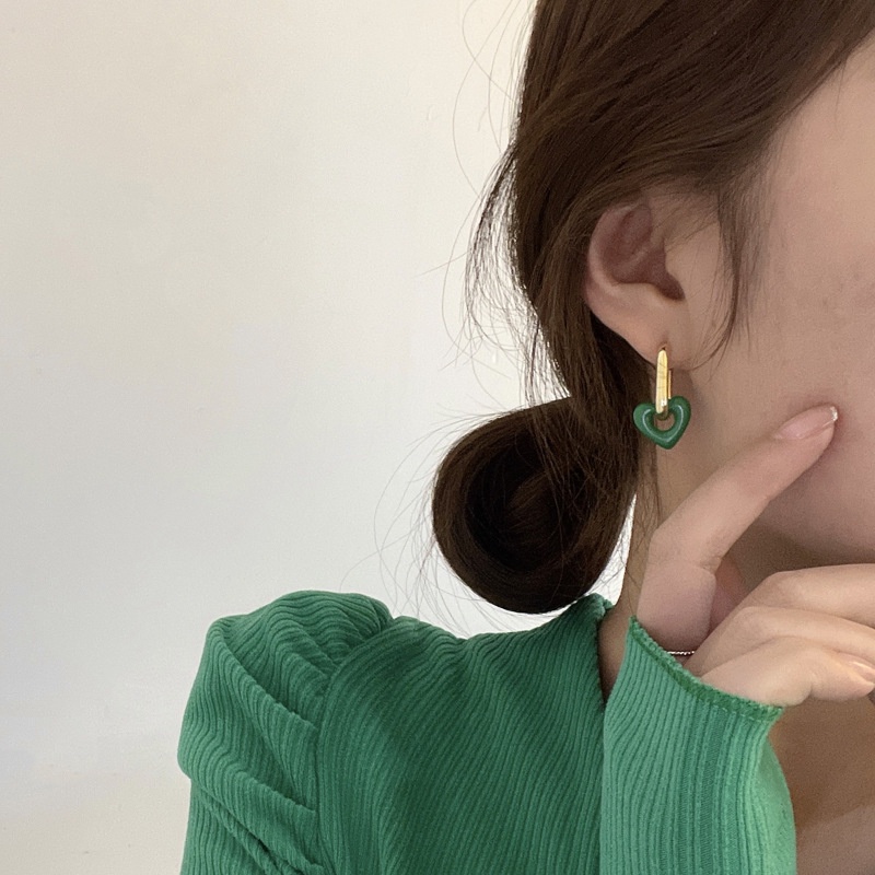 Anting Bentuk Hati Bahan Metal Gaya Retro