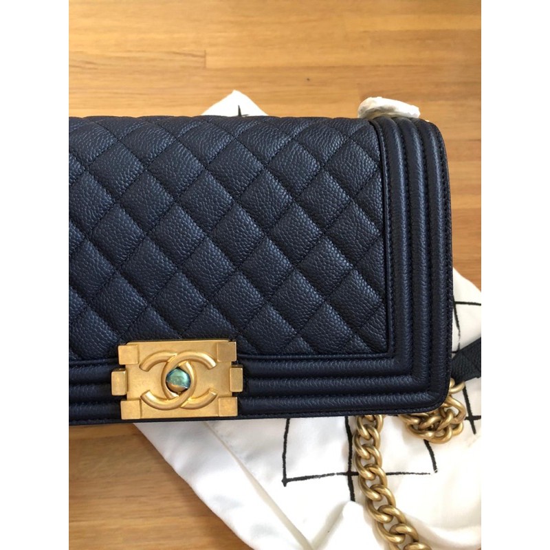 Chanel boy in Navy GHW mirror 1:1