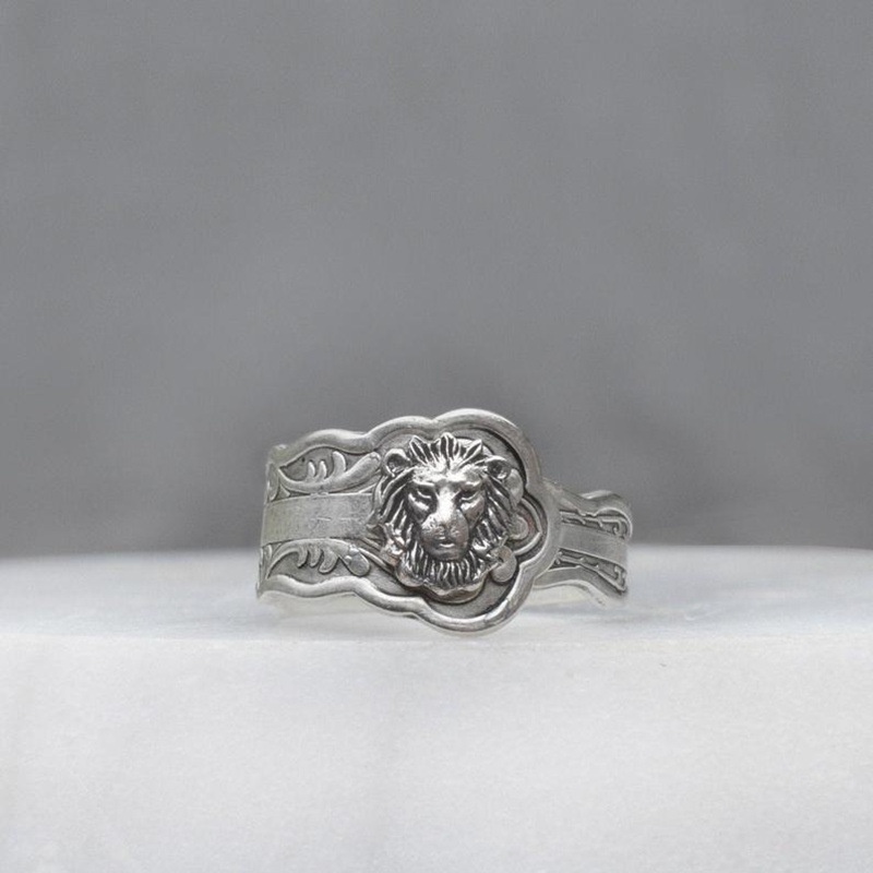 Cincin Bentuk Singa Bahan Alloy Gaya Vintage Untuk Wanita