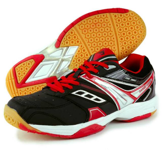 Sepatu sport pria badminton