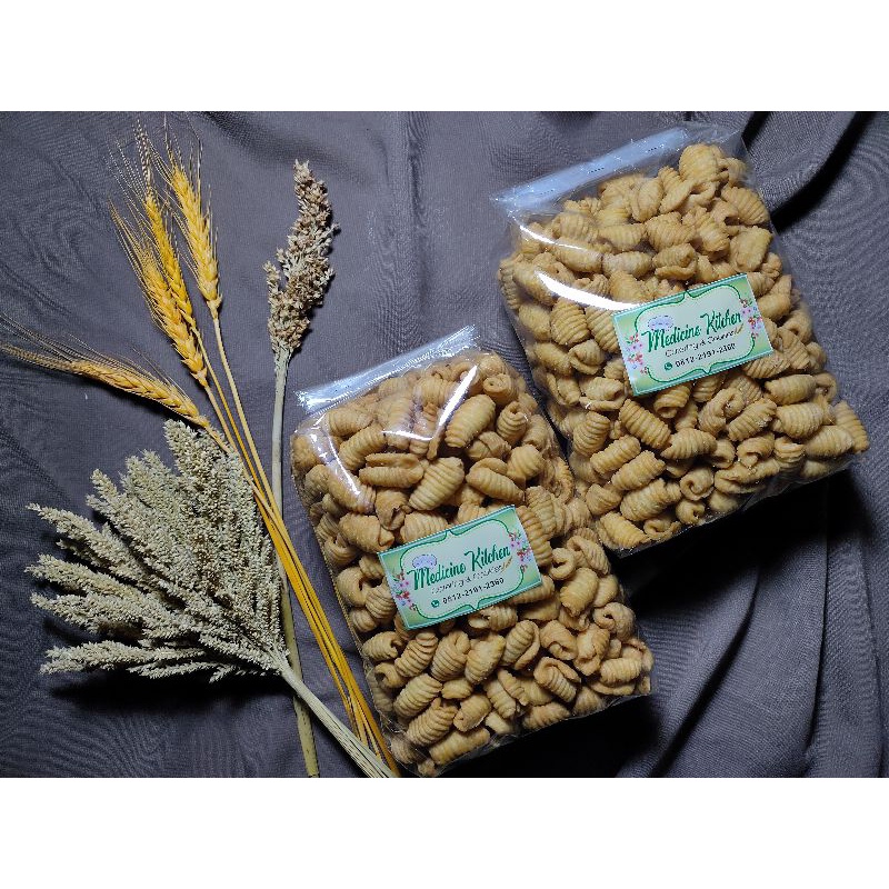 

Cemilan asin Kue Garpu isi kacang dari Medicine Kitchen 500gram