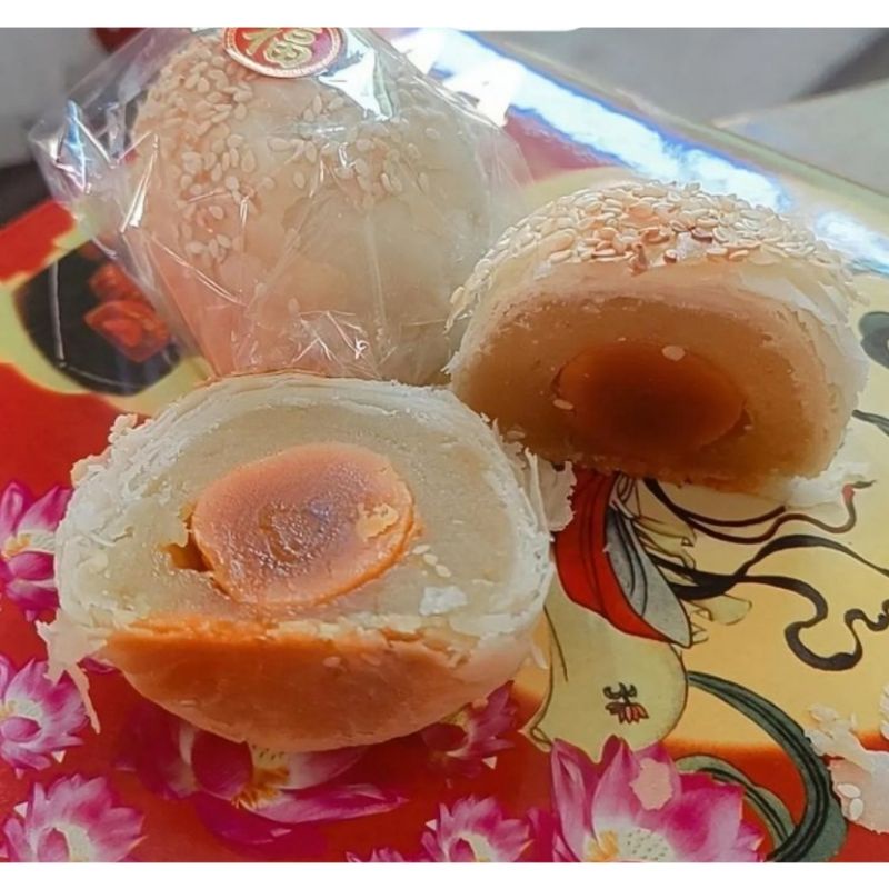 

Kue Bulan Telur Asin / Huang Tan Cu / Tan Hwang Su / Mooncake Pontianak / Guek Pia / Tong Chiu Gwee Pia Kalbar
