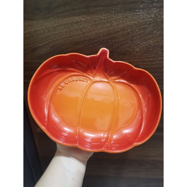 piring le creuset pumpkin