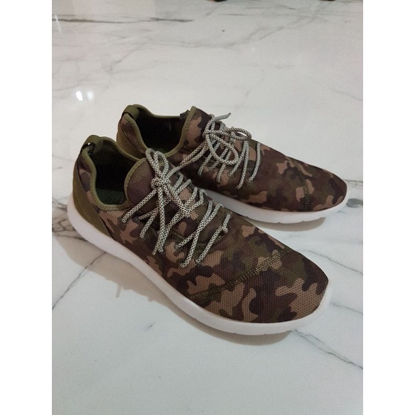Sepatu Army Pull & Bear