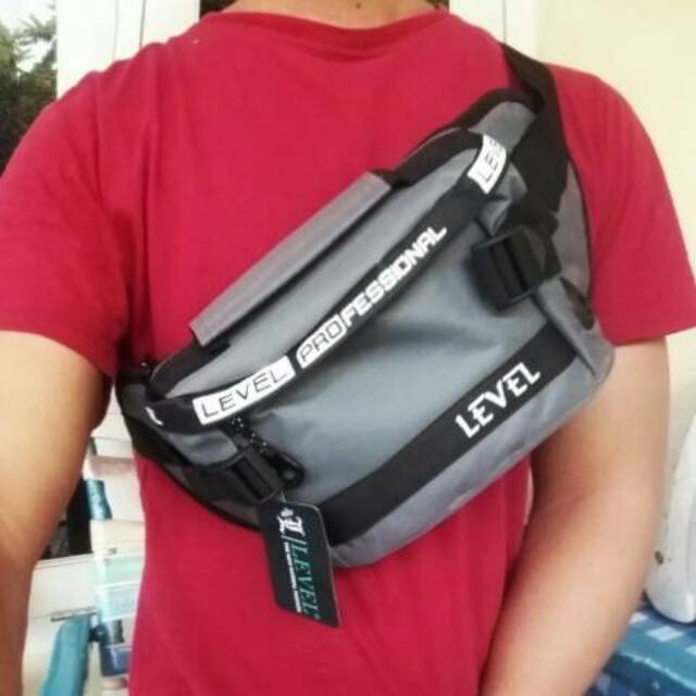 Tas slempang new model era new normal