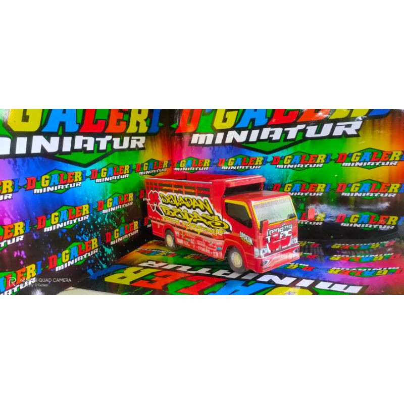 Miniatur truk tanpa lampu trending topic oleng