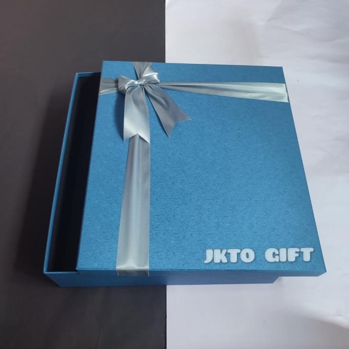 

Sale!!! Kotak Kado/Gift Box Ukuran 40*45*10 Cm - Paling Dicari