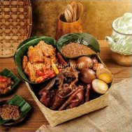 

Gudeg YU DJUM FRESH VACCUM (gudeg, krecek, telur 5, ayam 1/2 ekor) oleh-oleh/makanan khas Jogja