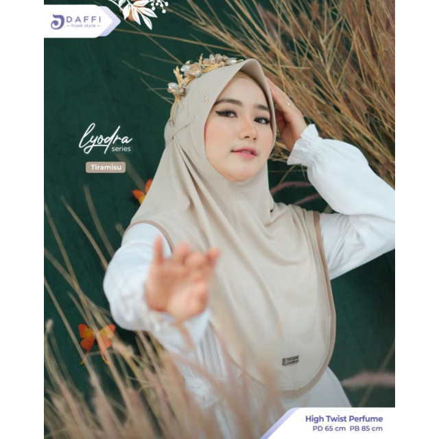 Jilbab Instan Lyodra by Daffi