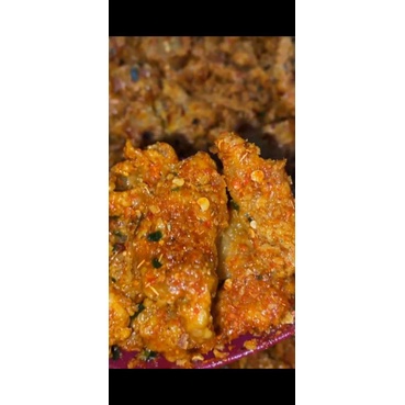 

SALEE!! KULIT AYAM KRISPI BUMBU PEDAS DAUN JERUK KHAS RAJANGEMIL