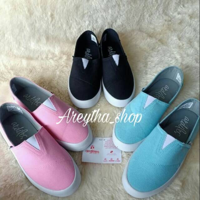 SEPATU SLIP ON WANITA by Ardiles