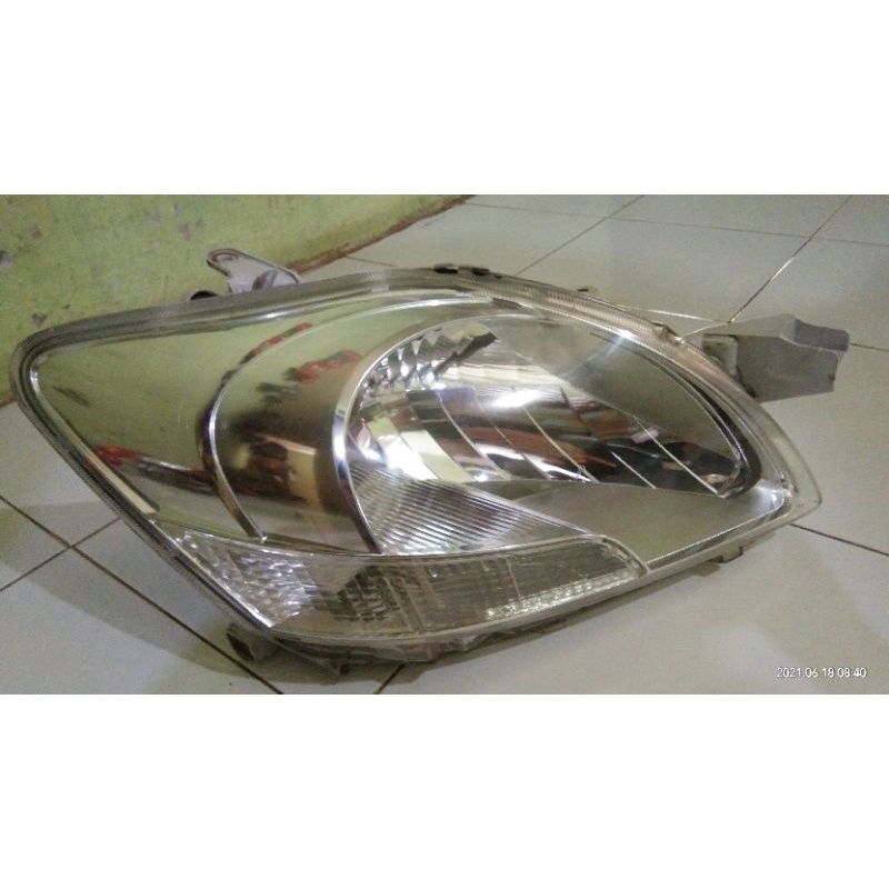 Headlamp/lampu depan vios Gen 2