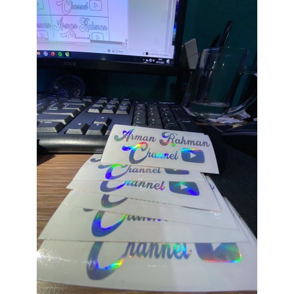 

STICKER CUTING UKURAN 2X8 HOLOGRAM 2X6