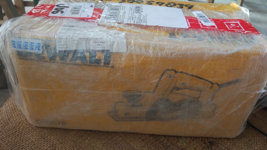 Mesi Planner Mesin Pasah Mesin Serut 82 Mm Dewalt D26676