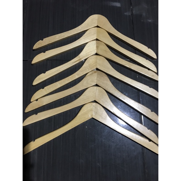 HANGER KAYU DEWASA / GANTUNGAN JAKET BAJU