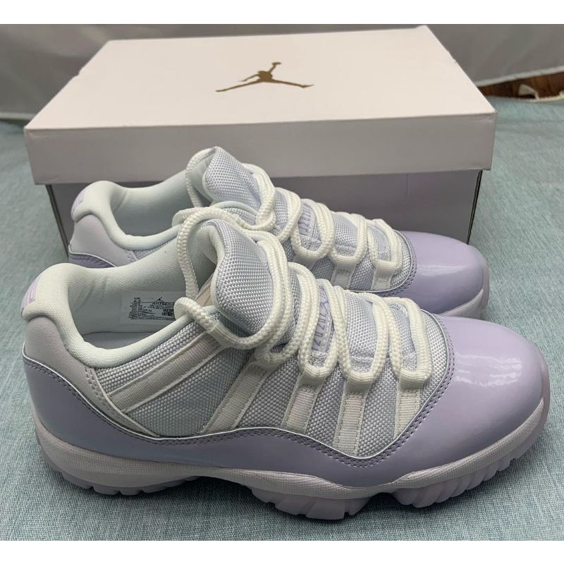 Air jordan 11 retro low womens pure violet