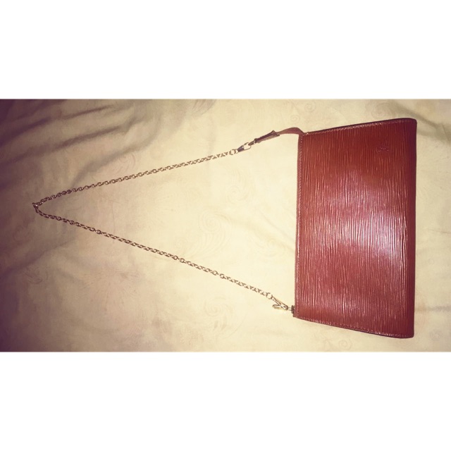 Lv pochette original / authentic code AR0938