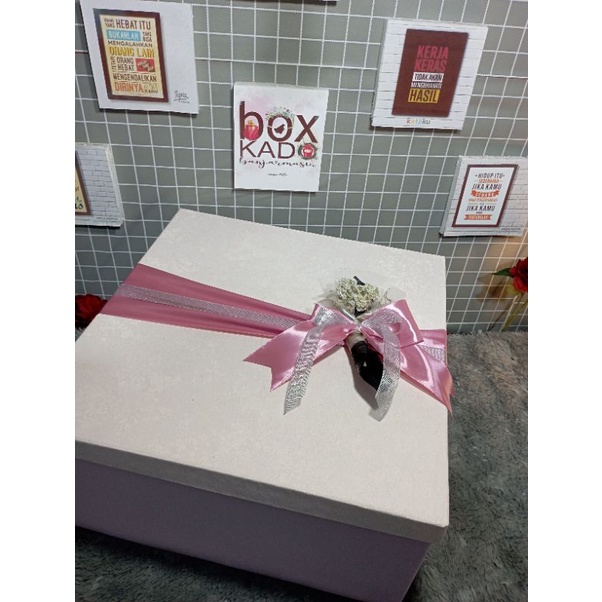 

Box Size big 40cmx40cm Tinggi 20cm by box kado banjarmasin
