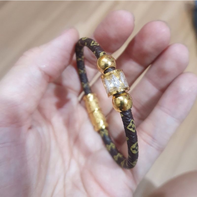 Gelang elv Kulit Kombinasi Titanium Bukaan Magnet Anti karat Gelang branded band bahan  Quality D826