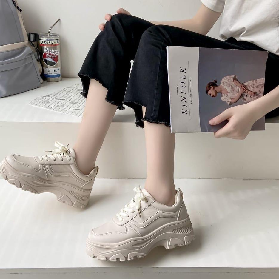 Best Seller.. SEPATU SNEAKERS WANITA KOREA TAEYONG VN 01 TERBARU