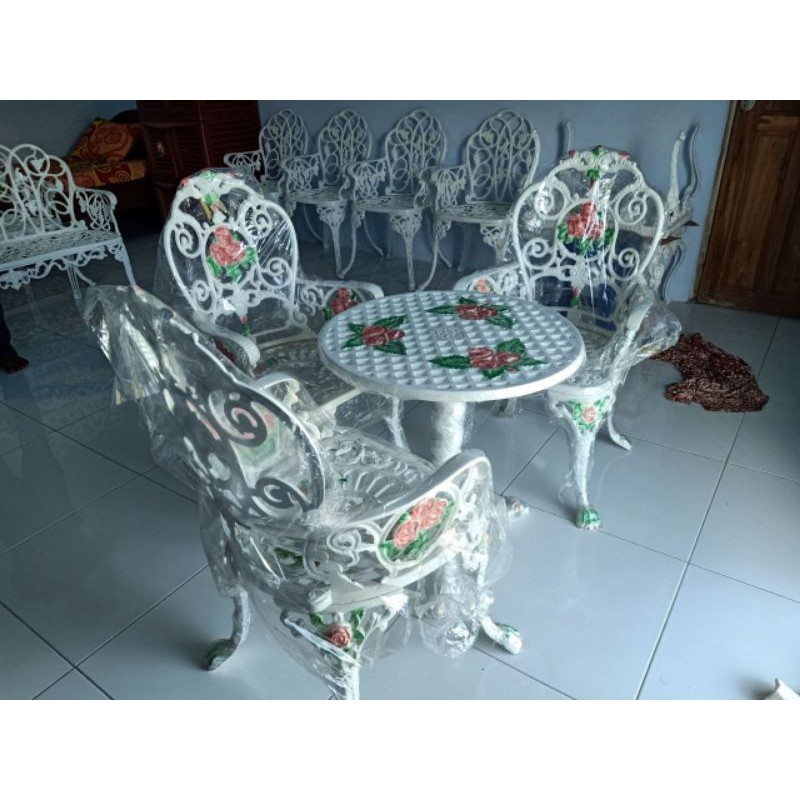 Meja Kursi Teras Besi Ukir Putih Motif Bunga